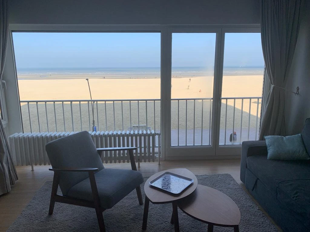 Appartement rénové chic et cosy avec vue frontale sur mer