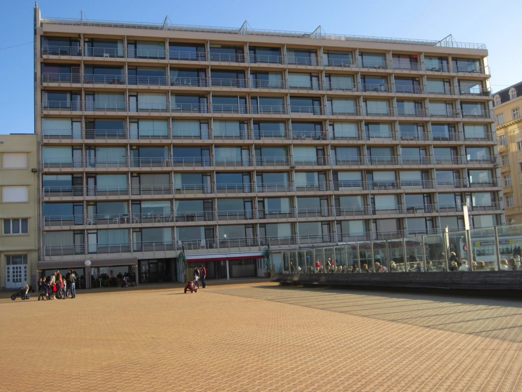 Appartement confortable sur la place de la plage de Mariakerke / Ostende
