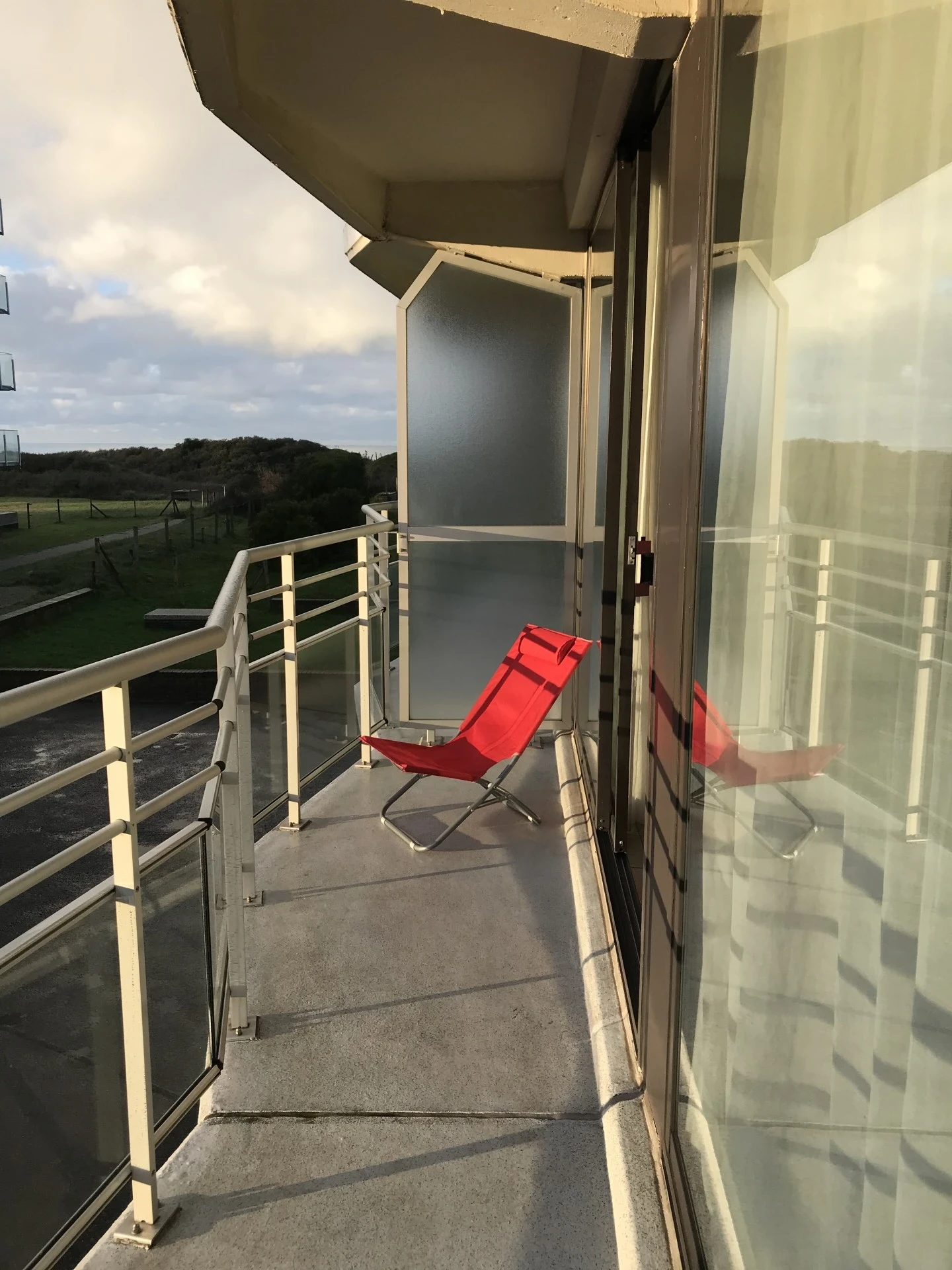 De Panne studio calme avec vue latérale sur la mer + 2 velos à votre disposition, emplacement voiture