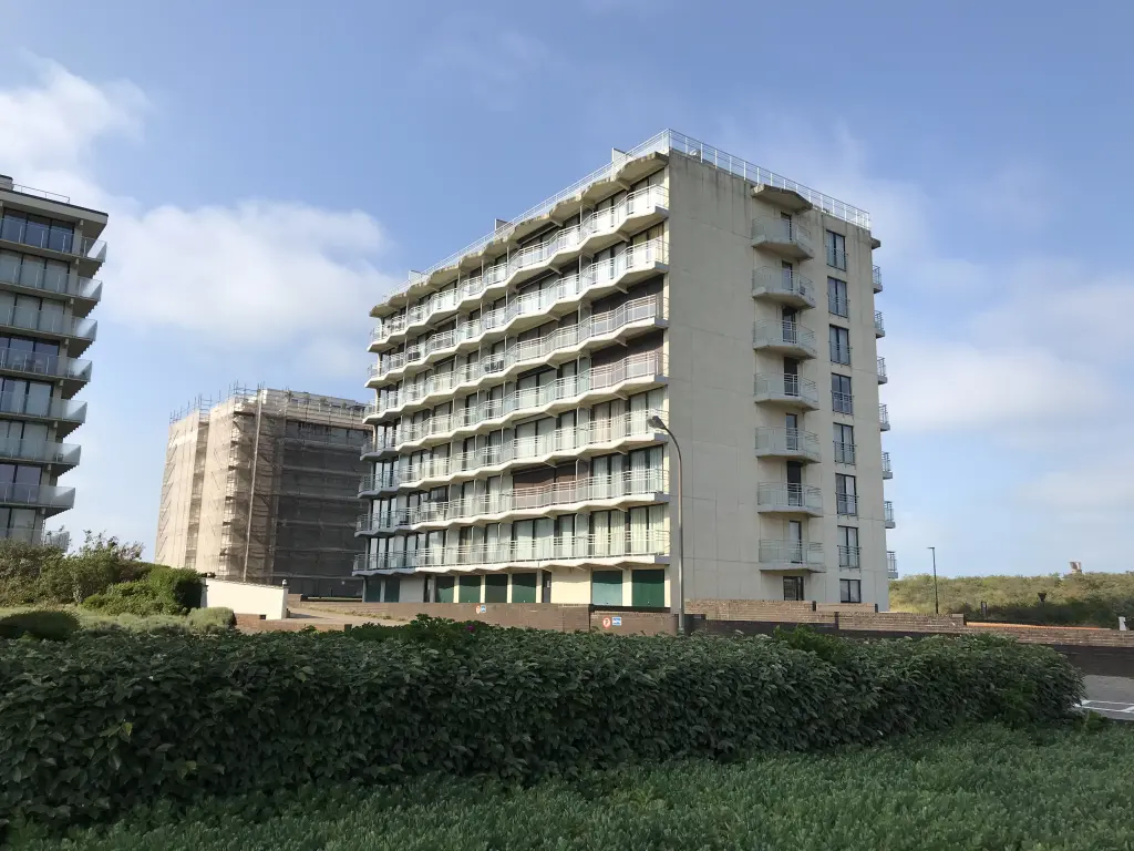 De Panne studio calme avec vue latérale sur la mer + 2 velos à votre disposition, emplacement voiture