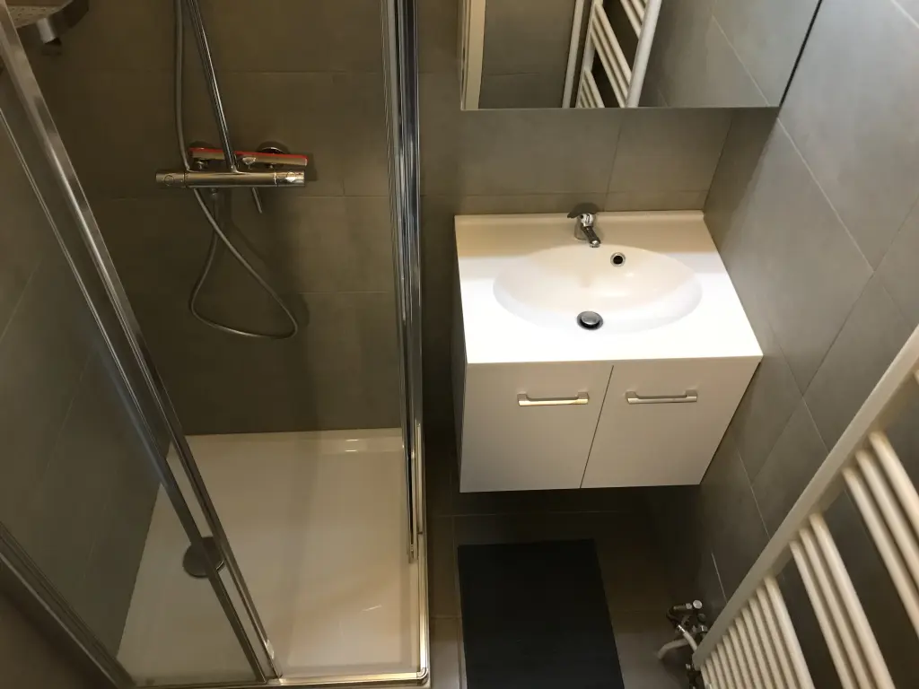 De Panne studio calme avec vue latérale sur la mer + 2 velos à votre disposition, emplacement voiture