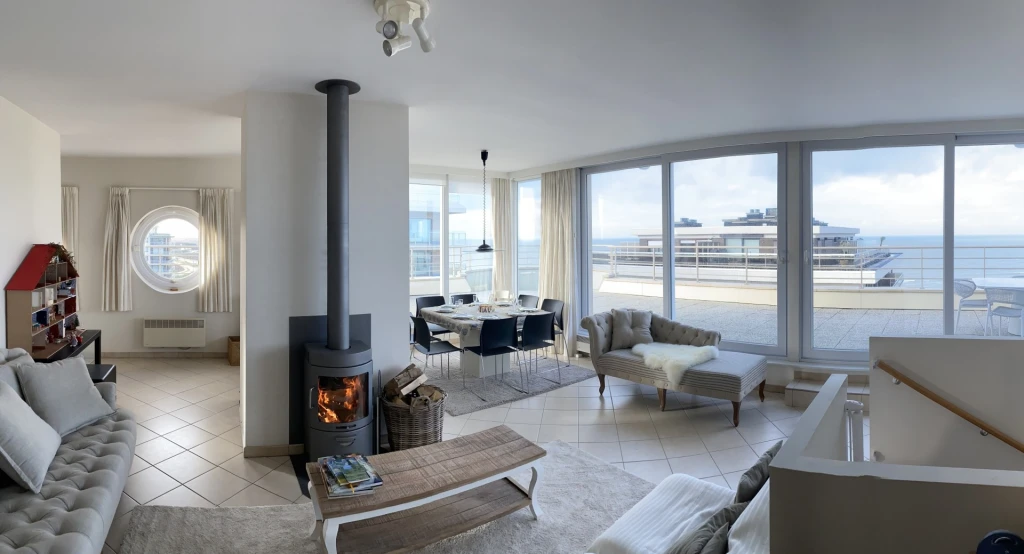 Penthouse en duplex avec vue panoramique sur la mer