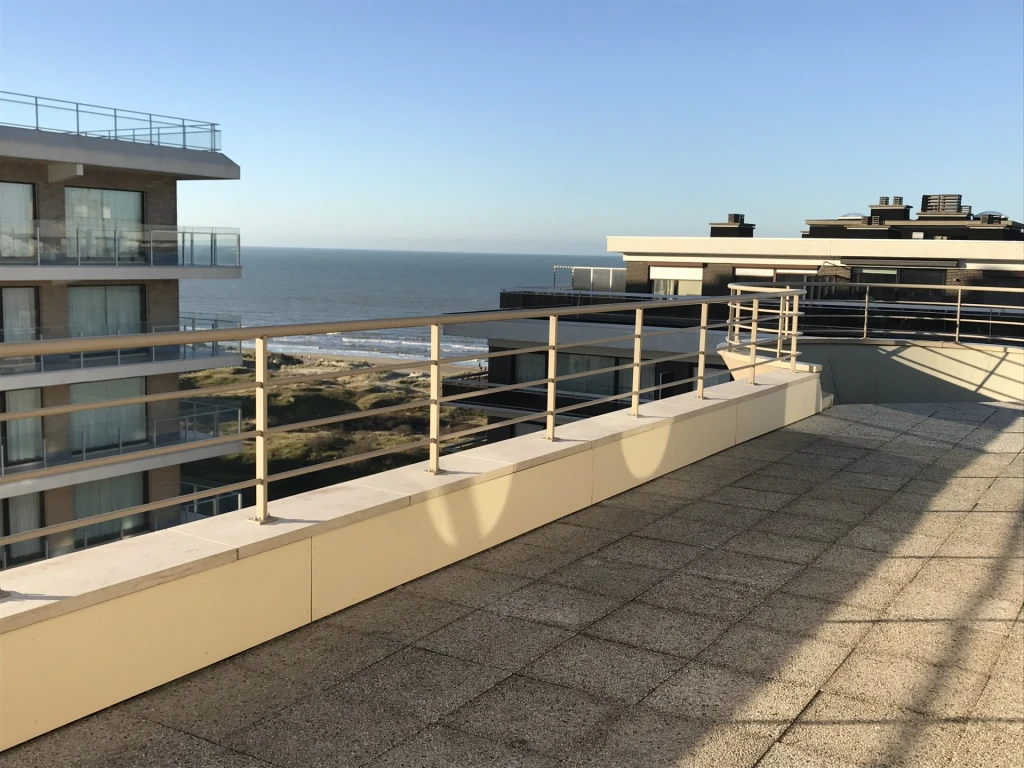Penthouse en duplex avec vue panoramique sur la mer