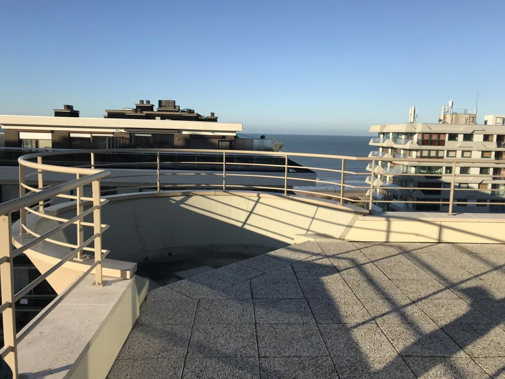 Penthouse en duplex avec vue panoramique sur la mer