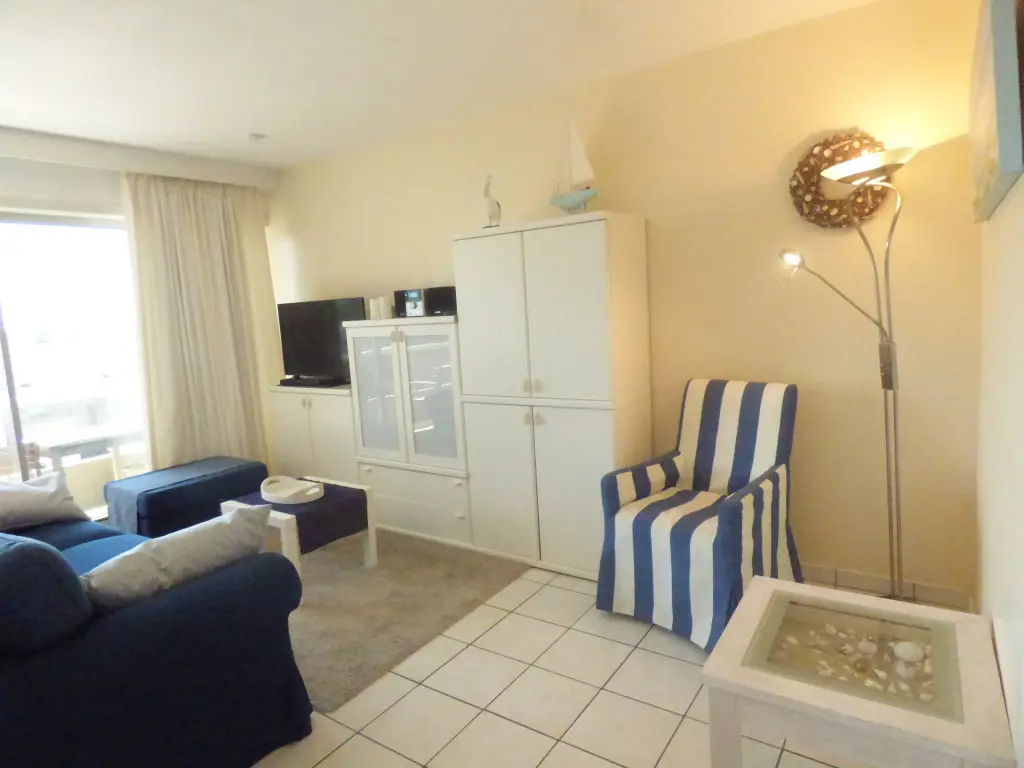 Nieuwpoort-Plage : joli appartement avec grande terrasse ensoleillée.