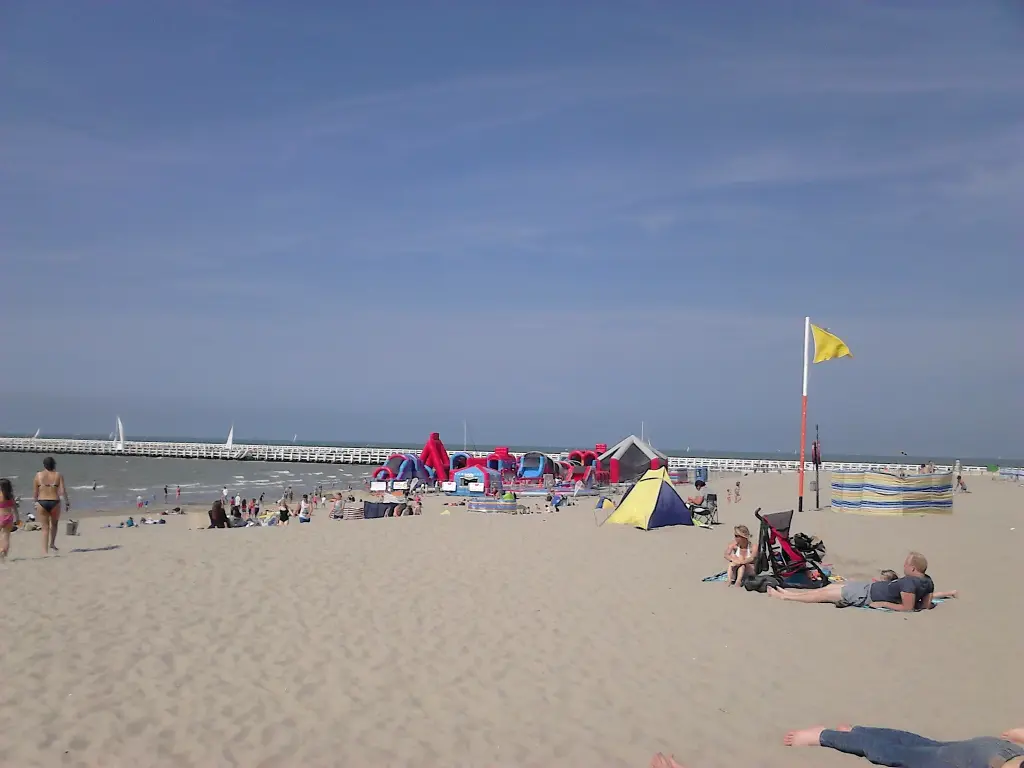 Nieuwpoort-Plage : joli appartement avec grande terrasse ensoleillée.
