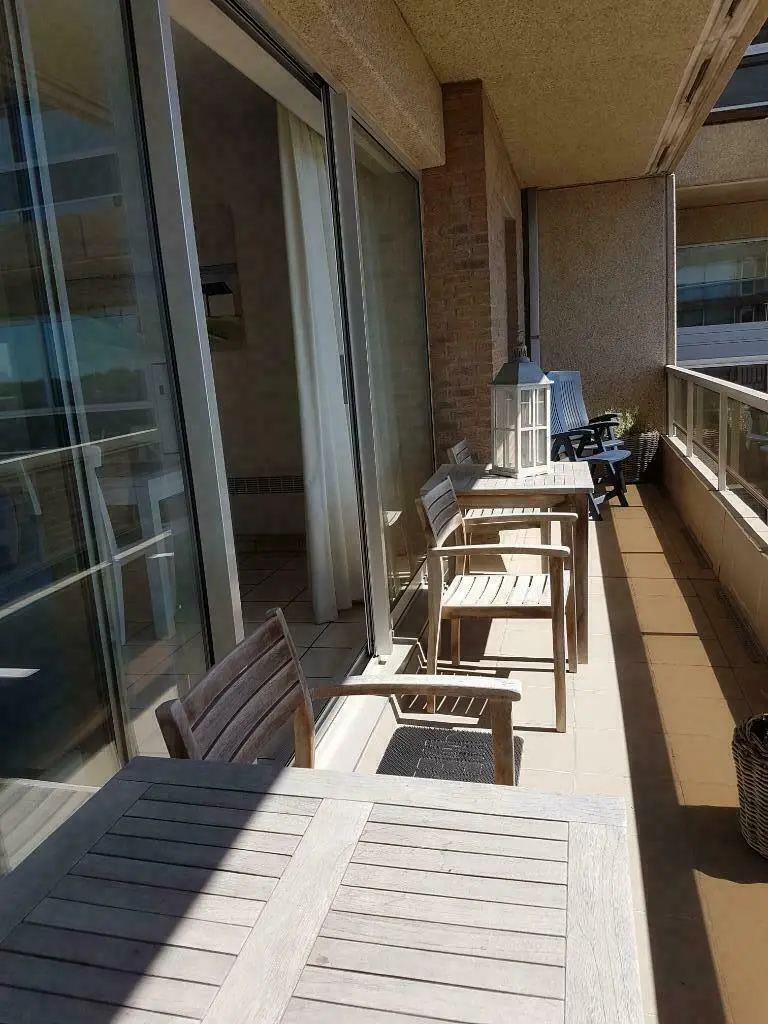 Nieuwpoort-Plage : joli appartement avec grande terrasse ensoleillée.