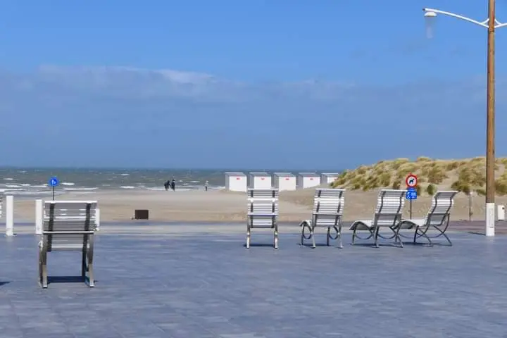 Nieuwpoort-Plage : joli appartement avec grande terrasse ensoleillée.