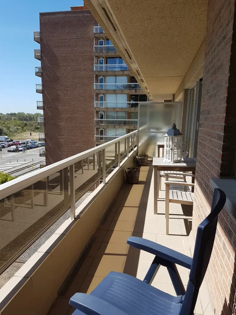 Nieuwpoort-Plage : joli appartement avec grande terrasse ensoleillée.