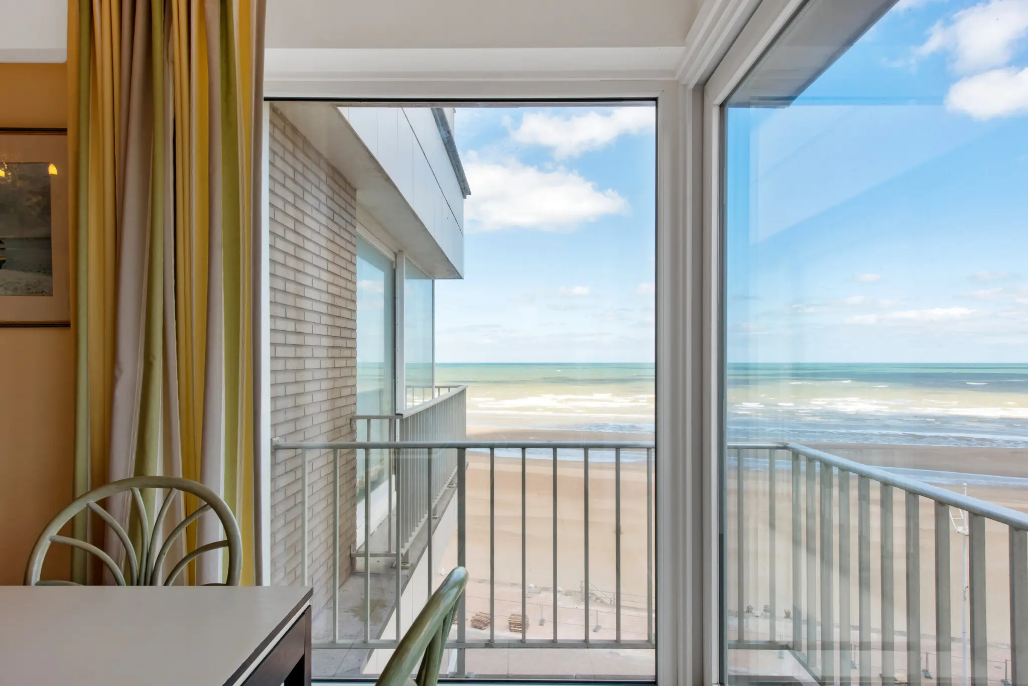 à LOUER Appartement 3 chambres- belle vue latérale sur mer 