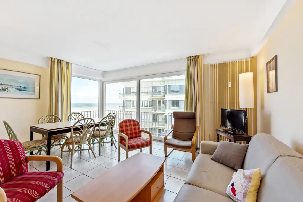 à LOUER Appartement 3 chambres- belle vue latérale sur mer 