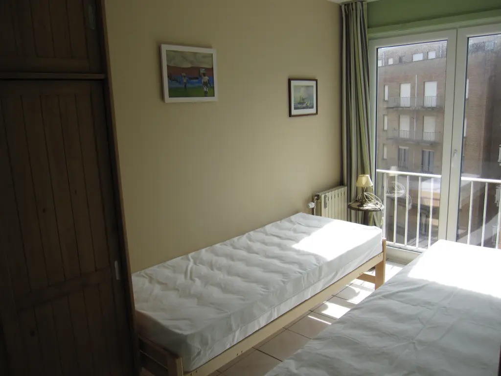 à LOUER Appartement 3 chambres- belle vue latérale sur mer 