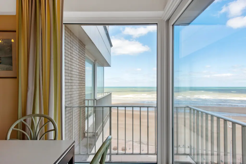 à LOUER Appartement 3 chambres- belle vue latérale sur mer 
