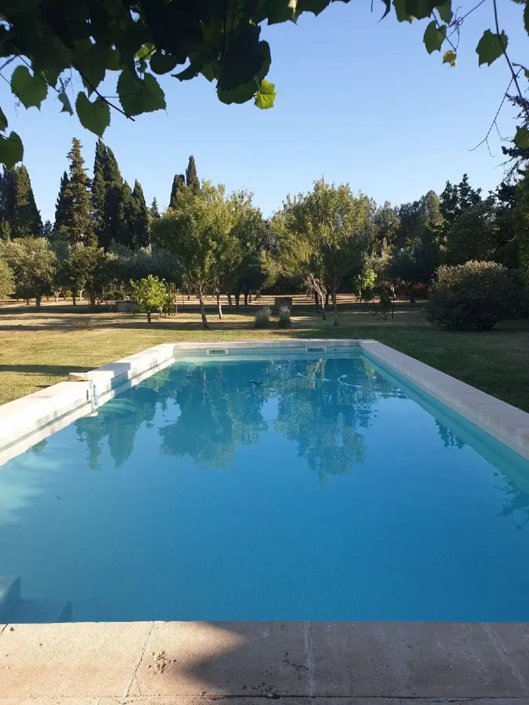 Entre Luberon et Alpilles, mas provençal dans son oliveraie et sa piscine privée