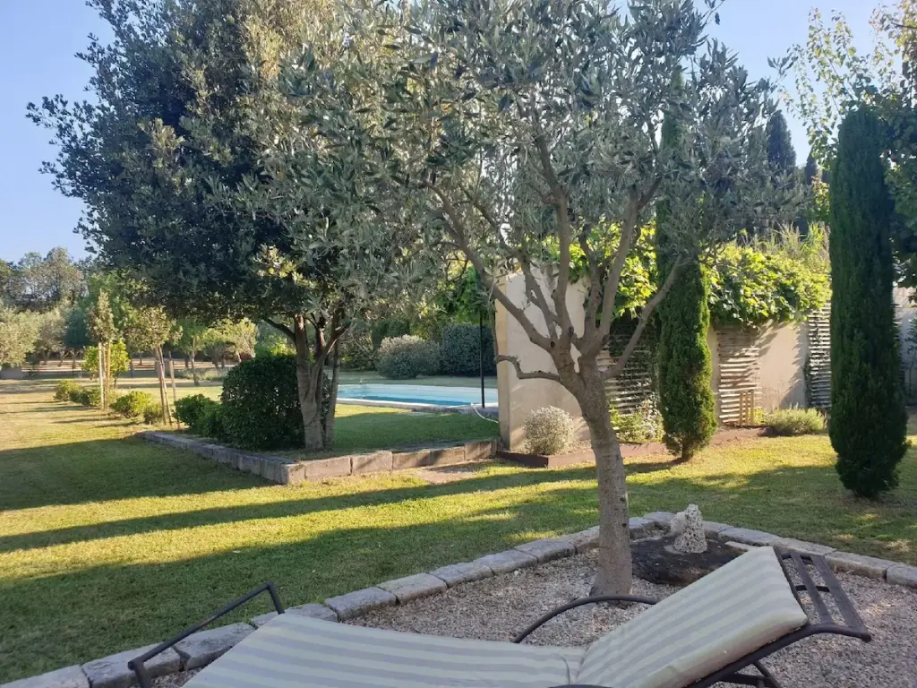 Entre Luberon et Alpilles, mas provençal dans son oliveraie et sa piscine privée