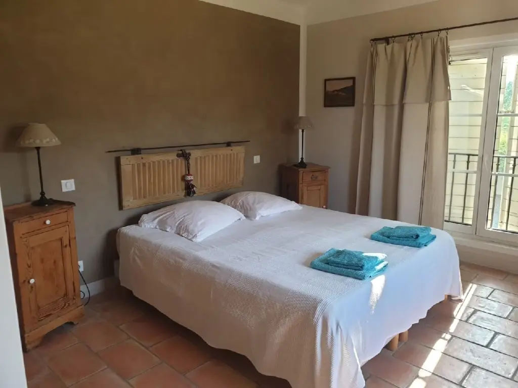 Entre Luberon et Alpilles, mas provençal dans son oliveraie et sa piscine privée