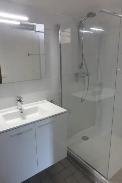 Côte d'Azur - ROQUEBRUNE SUR ARGENS  villa familiale spacieuse et confortable avec PISCINE et AIRCO