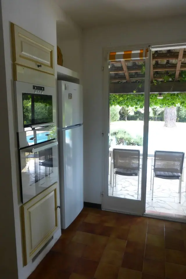 Côte d'Azur - ROQUEBRUNE SUR ARGENS  villa familiale spacieuse et confortable avec PISCINE et AIRCO