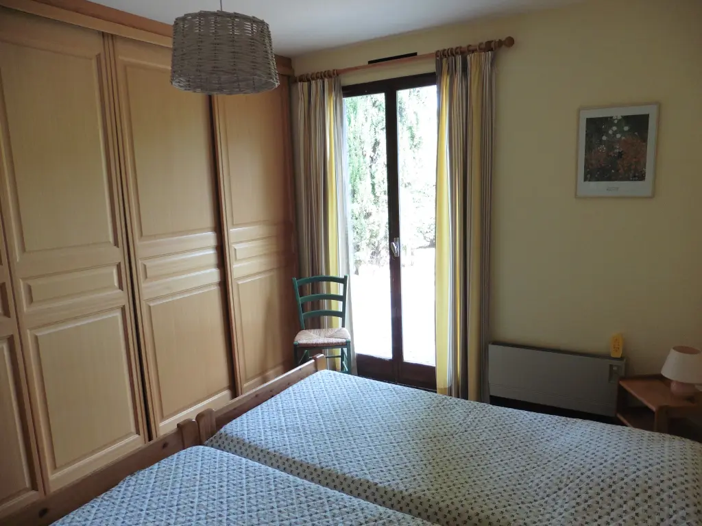 Côte d'Azur - ROQUEBRUNE SUR ARGENS  villa familiale spacieuse et confortable avec PISCINE et AIRCO