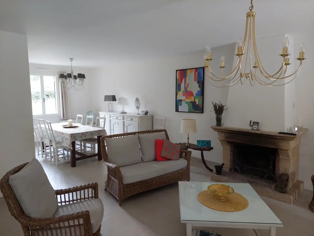 Côte d'Azur - ROQUEBRUNE SUR ARGENS  villa familiale spacieuse et confortable avec PISCINE et AIRCO