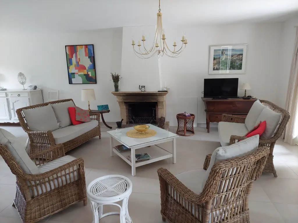 Côte d'Azur - ROQUEBRUNE SUR ARGENS  villa familiale spacieuse et confortable avec PISCINE et AIRCO