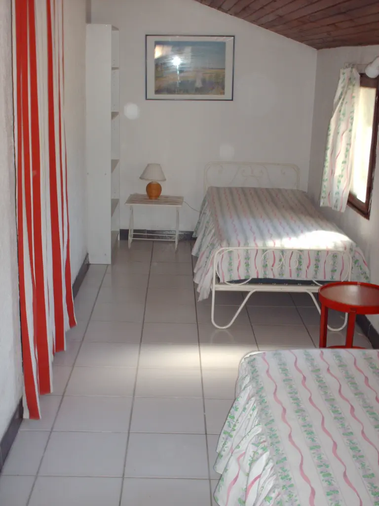 Côte d'Azur - ROQUEBRUNE SUR ARGENS  villa familiale spacieuse et confortable avec PISCINE et AIRCO