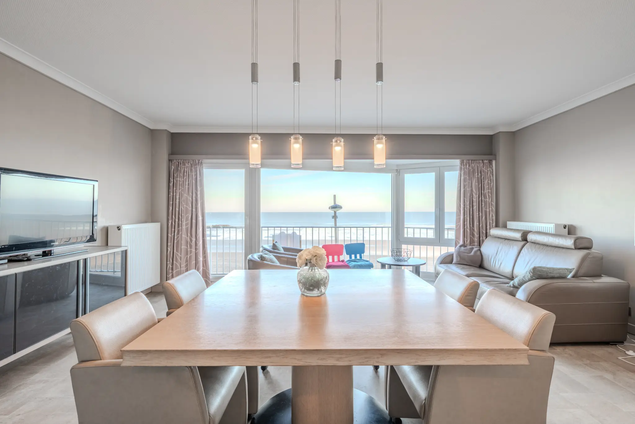 Mooi appartement met zeezicht en strandcabine nabij het casino