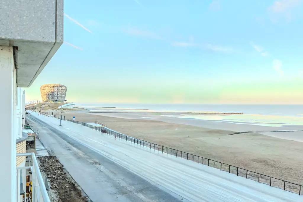 Mooi appartement met zeezicht en strandcabine nabij het casino