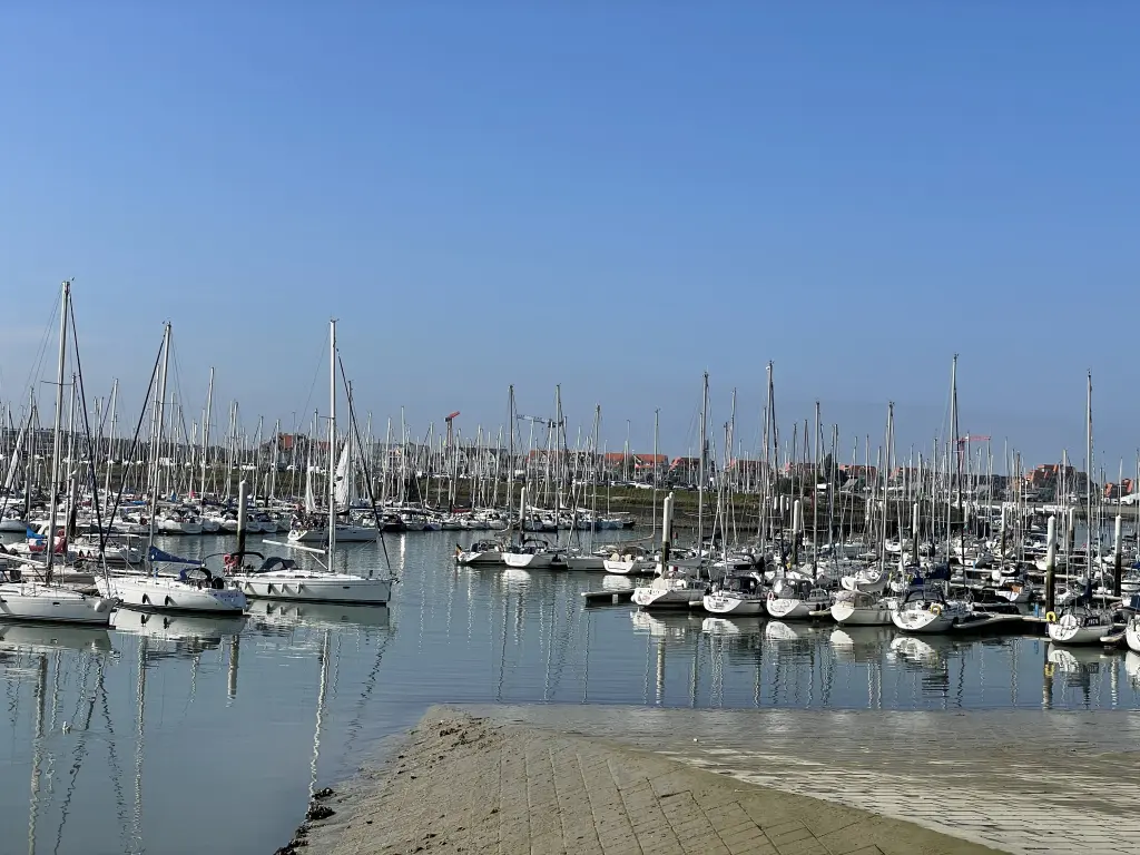 Plage:Appartement de standing avec terrasse 1 chambre à 200 m de la plage et de ses commerces