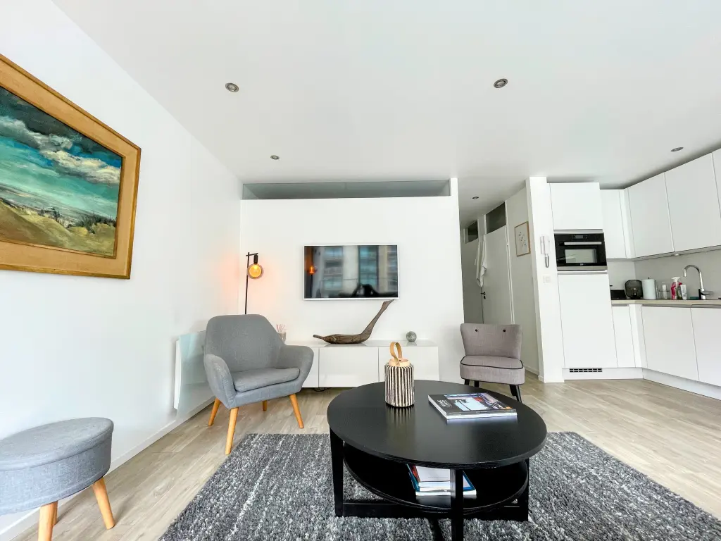 Plage:Appartement de standing avec terrasse 1 chambre à 200 m de la plage et de ses commerces