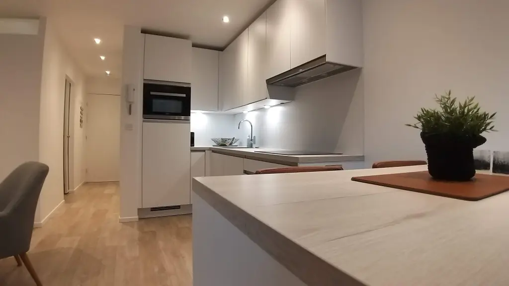 Plage:Appartement de standing avec terrasse 1 chambre à 200 m de la plage et de ses commerces