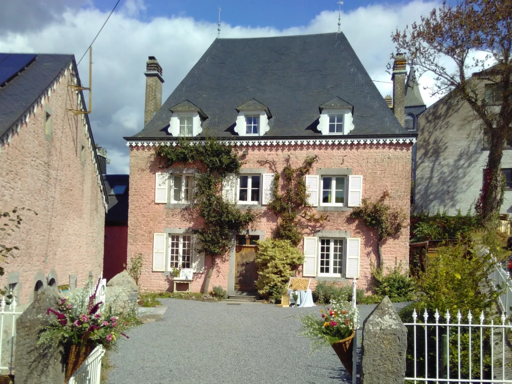 Maison de charme 14 personnes en bord de Lesse, proche de Han-sur-Lesse