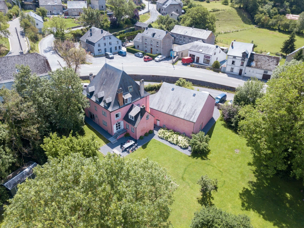 Maison de charme 14 personnes en bord de Lesse, proche de Han-sur-Lesse