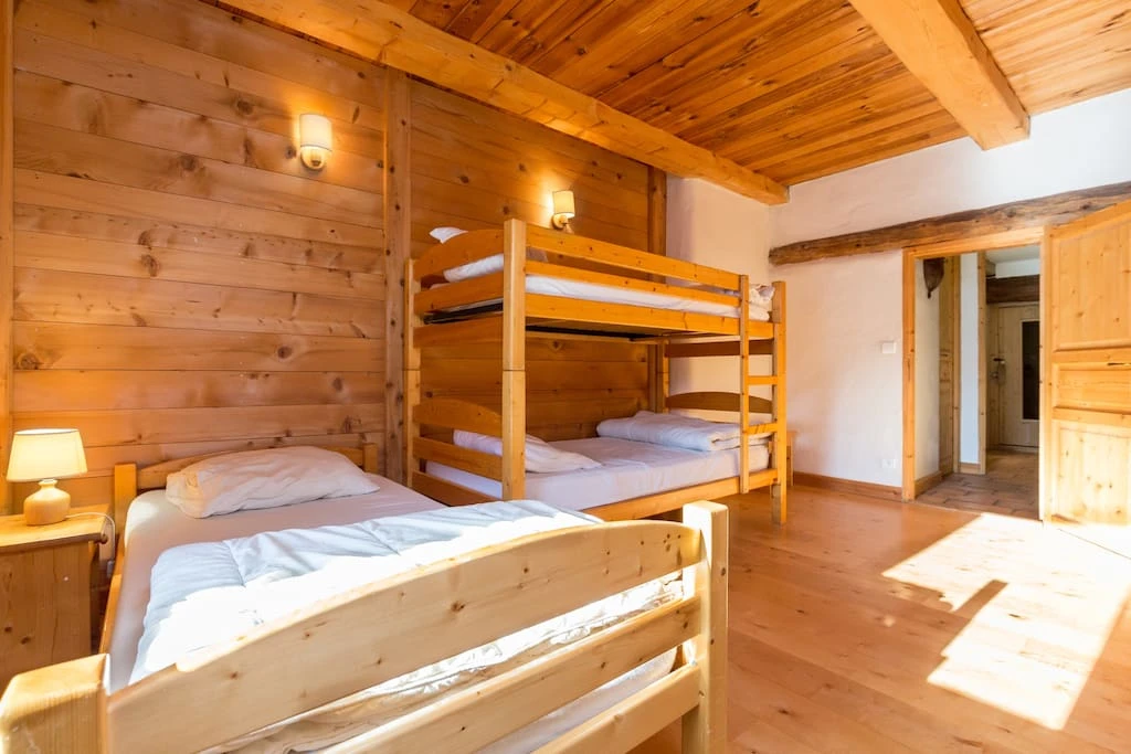 Grand beau chalet 22p. Jardin, Sauna, parking Vue plein sud