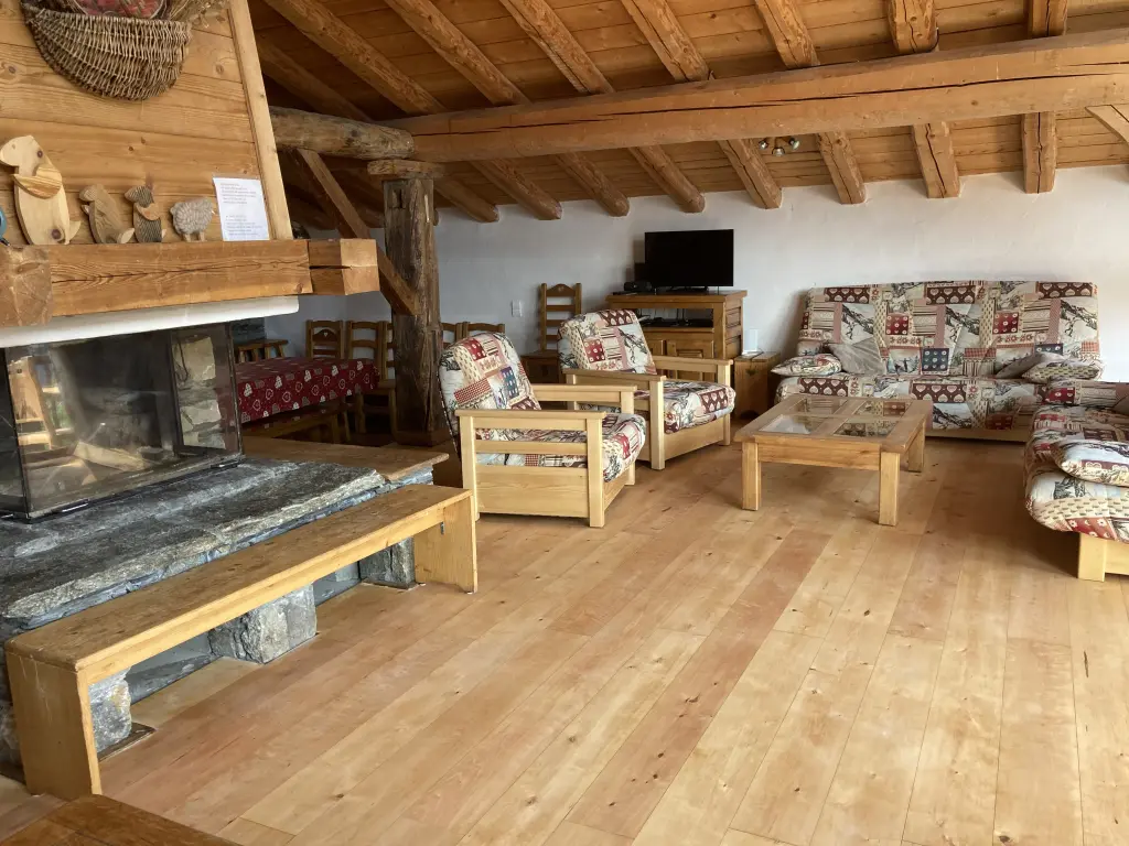 Grand beau chalet 22p. Jardin, Sauna, parking Vue plein sud