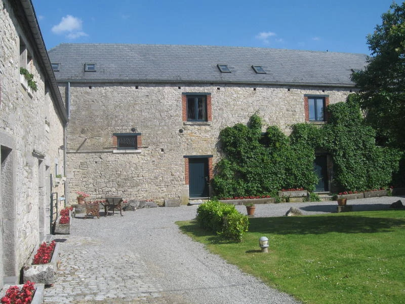 grand gîte 18 personnes, très grand living (salle de réception 40 personnes),piscine,pétanque