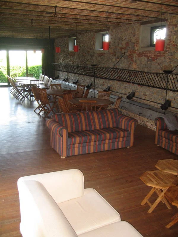 grand gîte 18 personnes, très grand living (salle de réception 40 personnes),piscine,pétanque