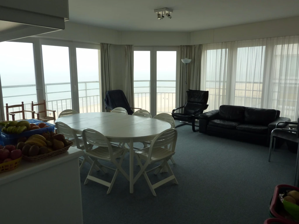 digue,dernier étage, 3 chambres, clair et spacieux