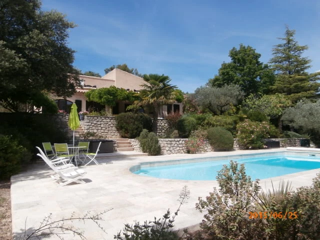 Location Provence Villa 10 pers.sur 5000m/carré cloturés, piscine privée, climatisation voir site personnel maslesoliviers.fr