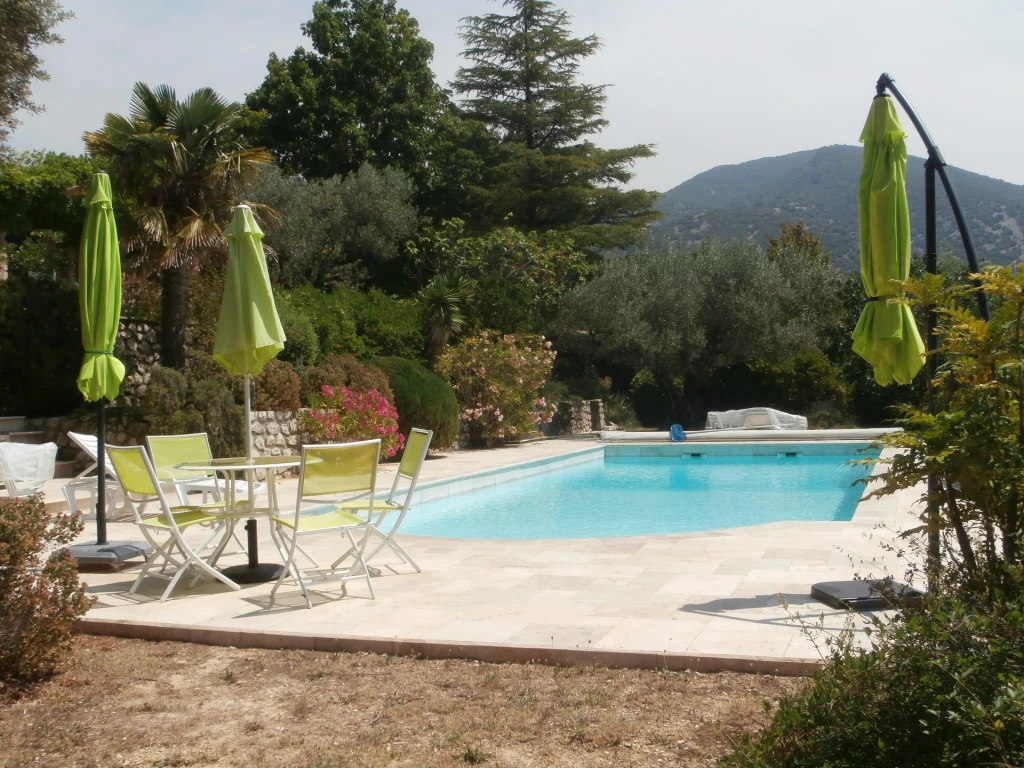Location Provence Villa 10 pers.sur 5000m/carré cloturés, piscine privée, climatisation voir site personnel maslesoliviers.fr