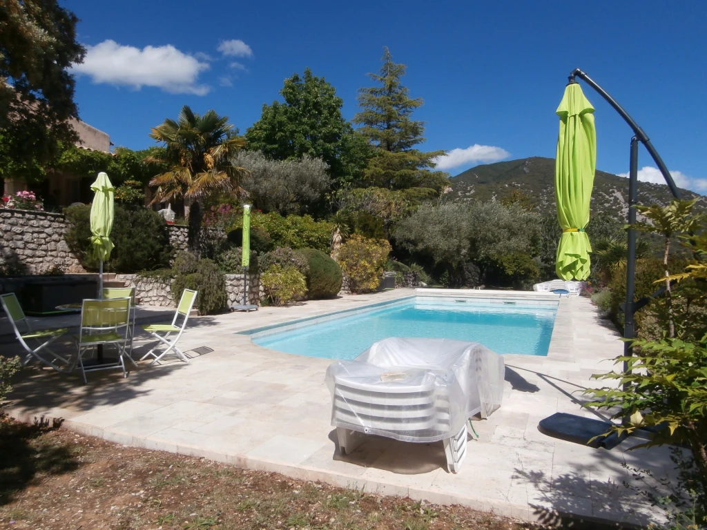 Location Provence Villa 10 pers.sur 5000m/carré cloturés, piscine privée, climatisation voir site personnel maslesoliviers.fr