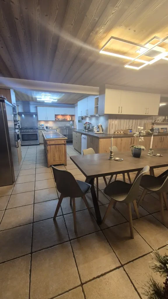 Châtel de 10 à 19 pers 380 m²