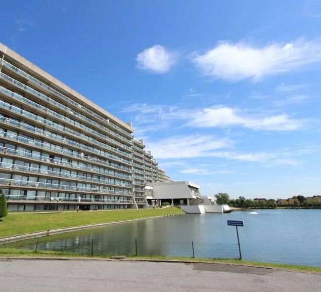 Appartement (rez) avec accès piscine couverte