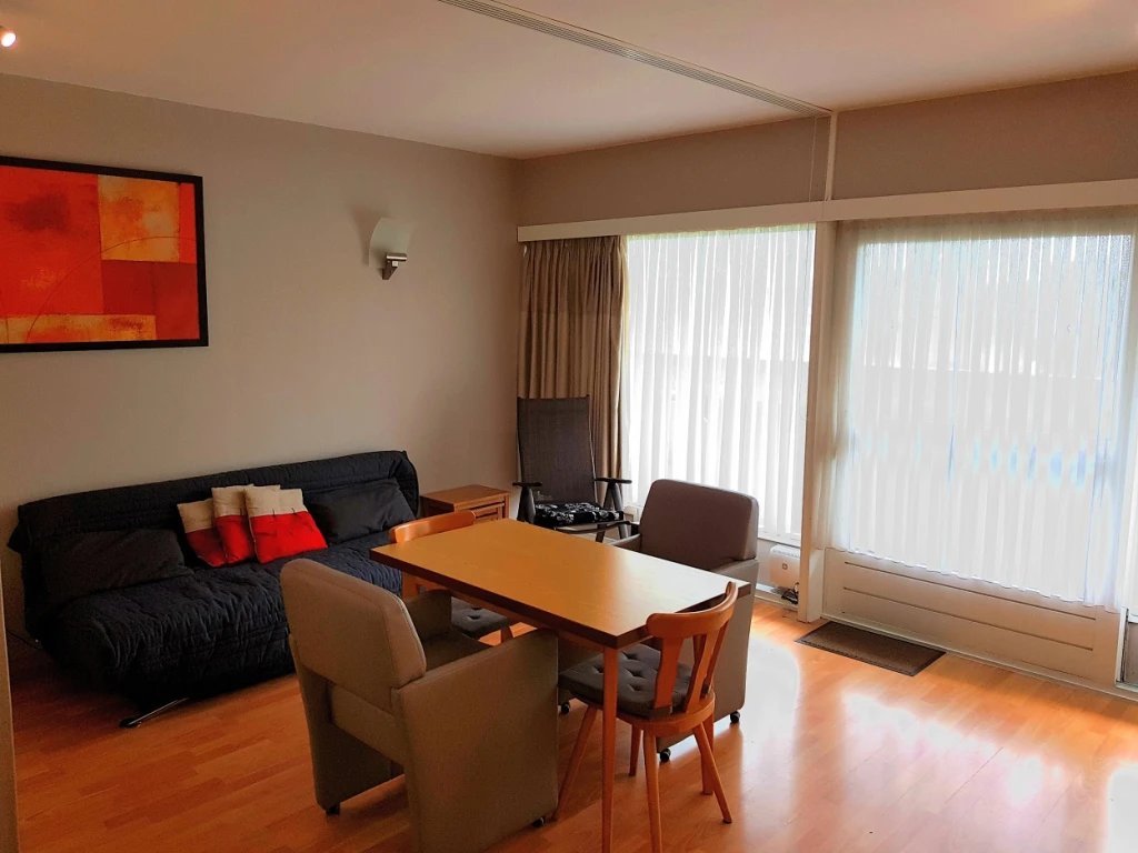 Appartement (rez) avec accès piscine couverte